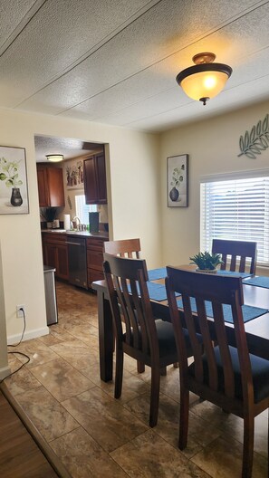 Dining - Oak Creek Acres 3-bedroom house on 12 acres just outside of Dallas Oregon (Dallas)