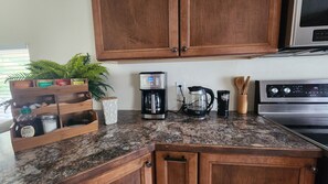 Microwave, dishwasher - Oak Creek Acres 3-bedroom house on 12 acres just outside of Dallas Oregon (Dallas)