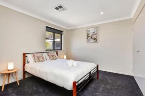 5 dormitorios, tabla de planchar con plancha, wifi y ropa de cama