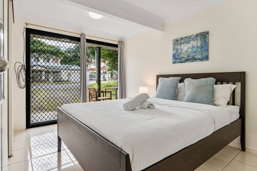 Great Value & Comfort Family Home 5 mins to Shops