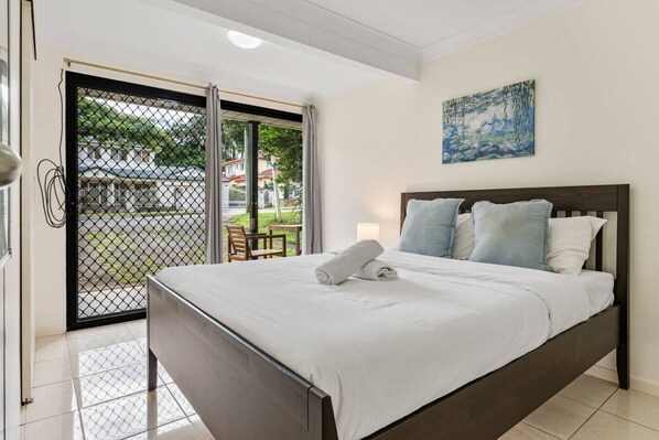 4 bedrooms, iron/ironing board, WiFi, bed sheets