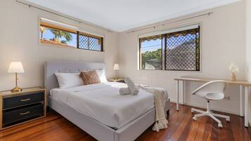 3 bedrooms, iron/ironing board, WiFi, bed sheets