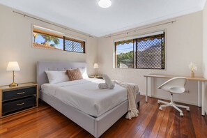 3 bedrooms, iron/ironing board, WiFi, bed sheets