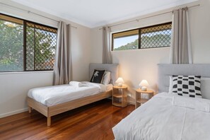 3 bedrooms, iron/ironing board, WiFi, bed sheets