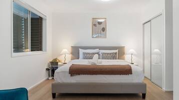 4 bedrooms, desk, iron/ironing board, WiFi