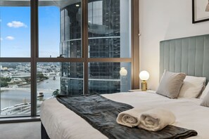 2 bedrooms, iron/ironing board, WiFi, bed sheets - Sleep 4 | Balcony Gym Pool | Connect to Casino (Brisbane City)
