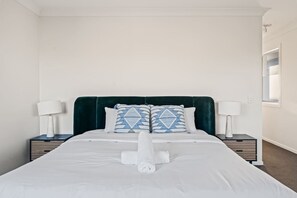 4 bedrooms, iron/ironing board, WiFi, bed sheets