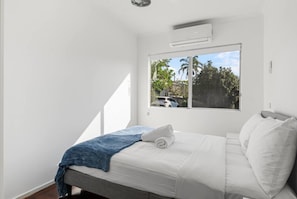 3 bedrooms, iron/ironing board, WiFi, bed sheets