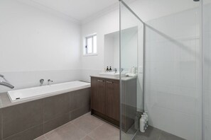 Hair dryer - Relax-Ready 4BR Near Bayside & Shops | Workspace (Victoria Point)