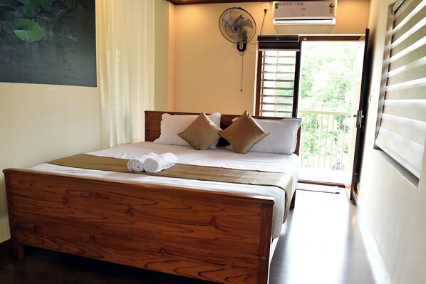 Deluxe Double Room | Laptop workspace, free WiFi