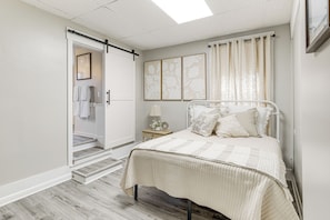 3 bedrooms, iron/ironing board, Internet, bed sheets