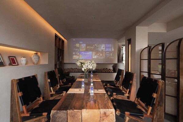 Meeting facility