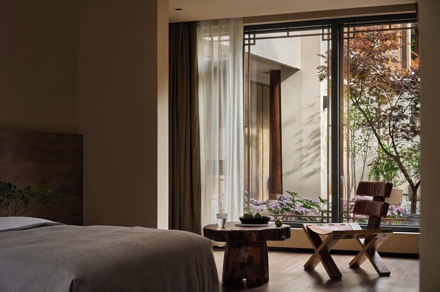 Elite szoba két külön ággyal, kilátással a kertre | Kertre néző