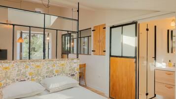 1 chambre, fer et planche à repasser, Wi-Fi, draps fournis