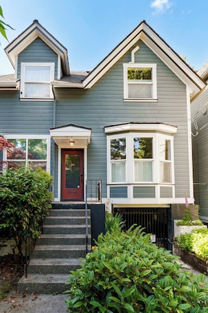 Exterior detail. #StayInMyDistrict NWCozy+Central