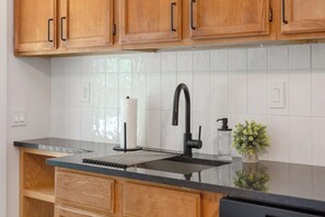 Unclassified image, 4 of 30, button