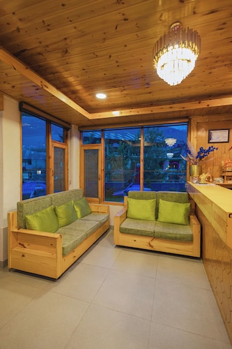 OnlyStay Uday Himalaya