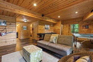 Fernseher, Kamin, Arbeitsbereiche