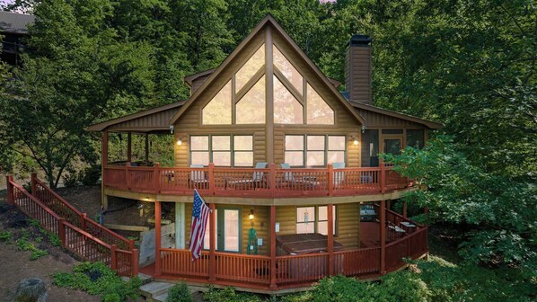 Exterior - Mountain Views | Hot Tub | Fire Pit | Dog Friendly (Blue Ridge)
