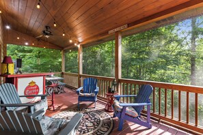 Outdoor dining - Mountain Views | Hot Tub | Fire Pit | Dog Friendly (Blue Ridge)