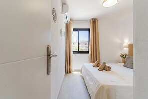 2 bedrooms, iron/ironing board, Internet