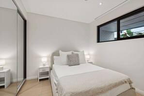 Room - 5-Star Lakefront Terrace | Beach (Avoca Beach)