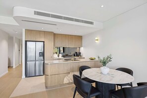 Dining - 5-Star Lakefront Terrace | Beach (Avoca Beach)