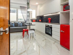 Fridge, microwave, oven, coffee/tea maker - Winahost Apartment Blanes (Blanes)