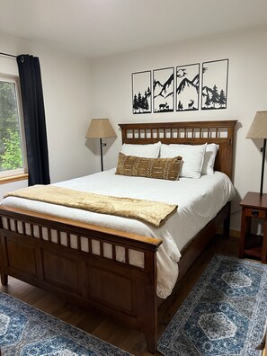 3 bedrooms, iron/ironing board, WiFi, bed sheets