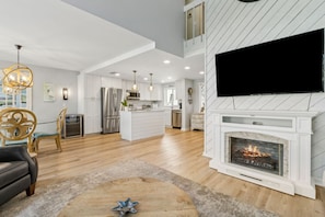 Smart TV, fireplace