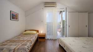 3 bedrooms, iron/ironing board, free WiFi, bed sheets