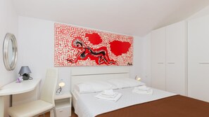4 bedrooms, iron/ironing board, free WiFi, bed sheets