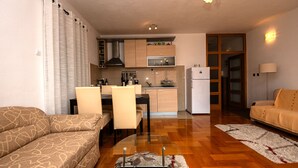 A compact living space with a kitchenette, a dining area, and a sofa. - Apartman Olivera-Trogir by Villas Guide (Seget Donji)