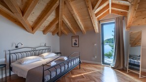 4 soverom, strykejern/-brett, wi-fi (inkludert) og sengetøy