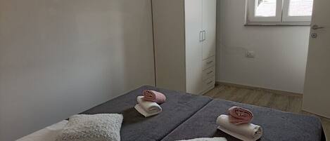 1 bedroom, iron/ironing board, free WiFi, bed sheets