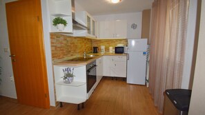 Fridge, microwave, oven, coffee/tea maker