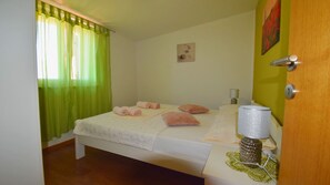 2 bedrooms, iron/ironing board, free WiFi, bed sheets