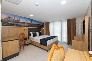 9 bedrooms, iron/ironing board, WiFi, bed sheets - 57-room hotel in brilliant Istanbul with WiFi, restaurant and spa center , AC (İstanbul)
