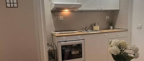 Un four, surface de cuisson