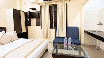 Hypo-allergenic bedding, in-room safe, desk, soundproofing