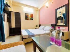In-room safe, desk, soundproofing, free WiFi