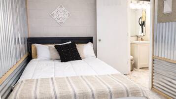 2 chambres, bureau, fer et planche à repasser, lit parapluie