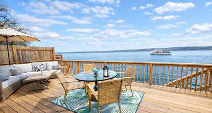 Arcade/ Kayaks/ Games in Waterfront River Beach Home in Peoria Heights w/ 3 Beds