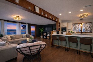 Téléviseur connecté, jeux vidéo, table de ping-pong, livres