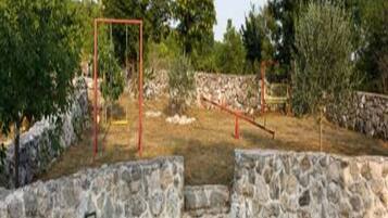 منزل (Holiday Home Lišnjak) | المنشأة من الخارج