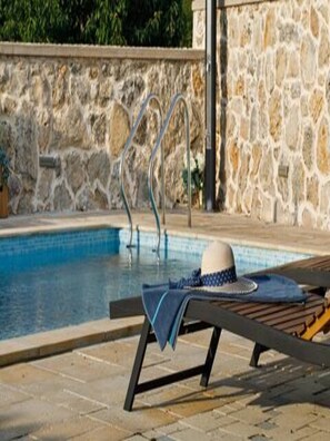 Ferienhaus (Holiday Home Lišnjak) | Außenpool