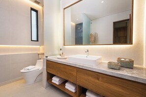 Hårføner og håndklær