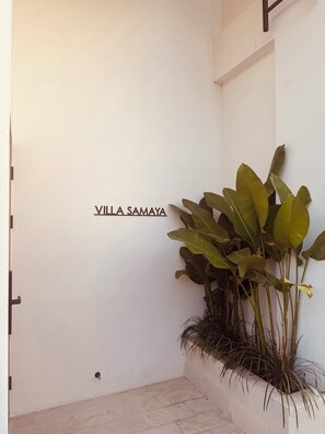 تفاصيل الفندق من الخارج