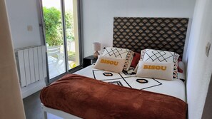 1 bedroom, free WiFi - St Cyprien garden level with swimming pool by the beach (Saint-Cyprien)