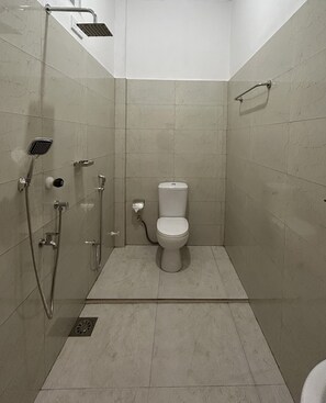 Deluxe Double Room, Patio, Garden View | Bathroom | Shower, free toiletries, towels, soap